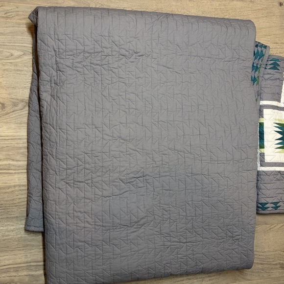 Pendleton King Grey Aztec Harding Reversible Quilt & 2 Pillow Sham Coverlet Set - Picture 8 of 8